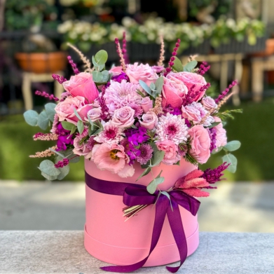 Kutuda Güller ve Kır Çiçekleri