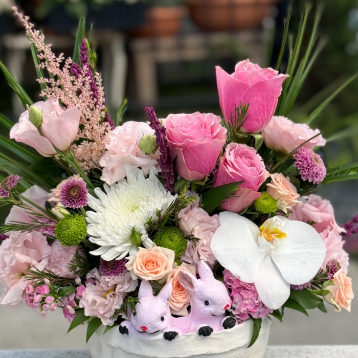 Sevimli Tavşanlar - Güller ve Orkide